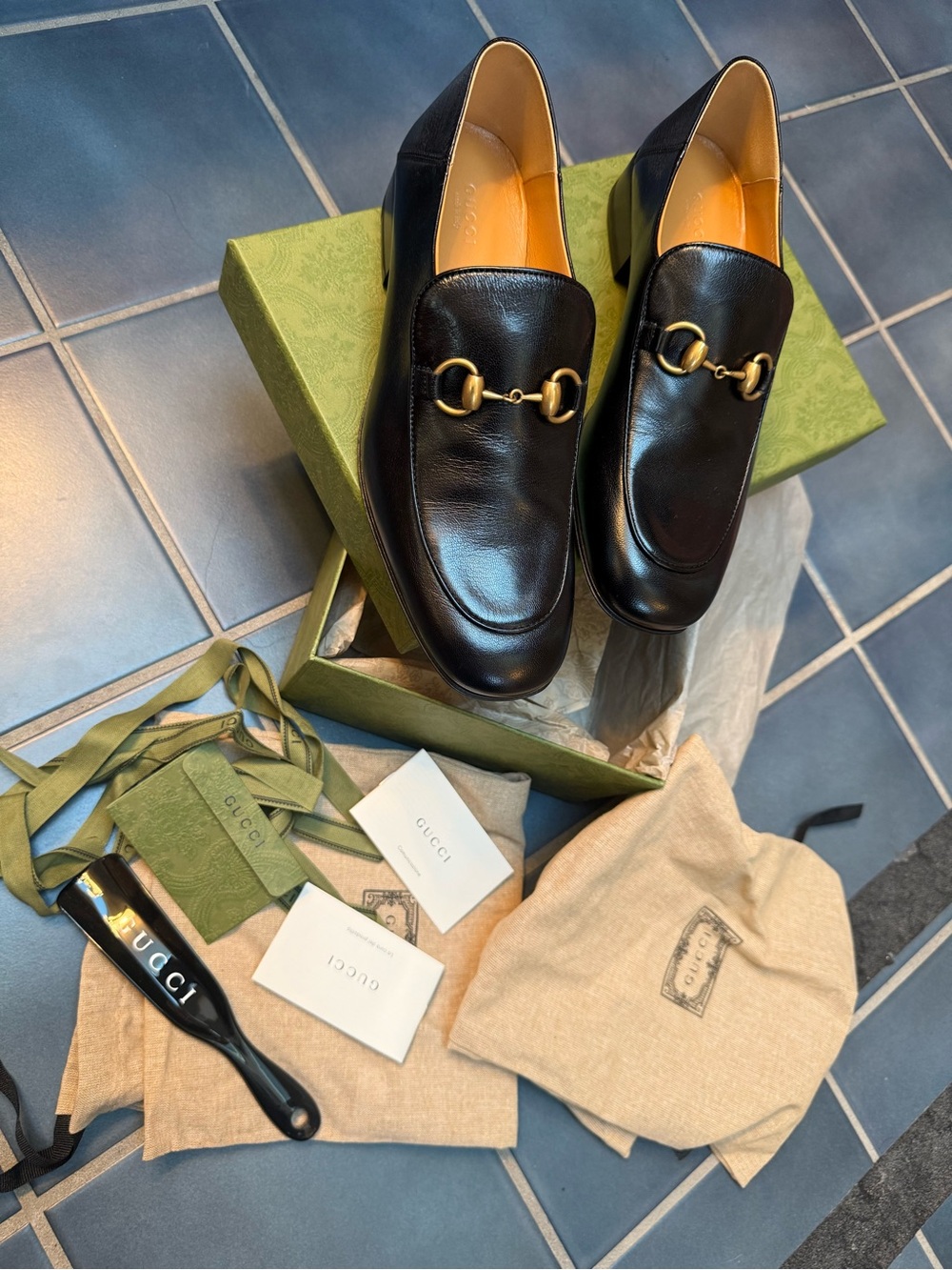 Gucci Jordaan Black Leather Horsebit Slip-On Loafers with Gold Hardware - Picture 2 of 6